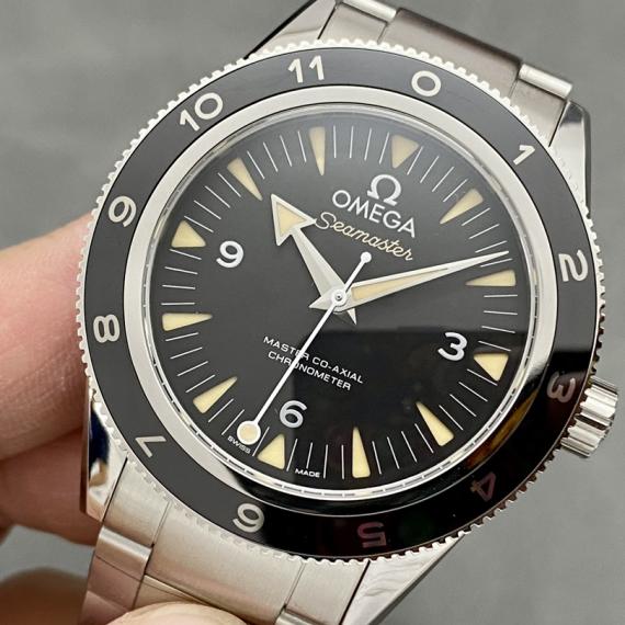 Omega Seamaster 300 – Black Dial / Black Bezel